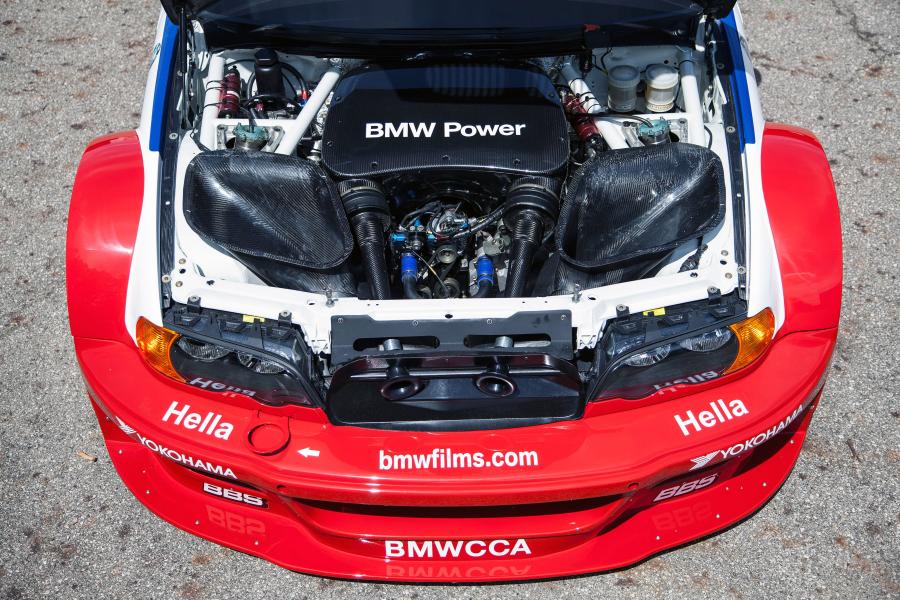Моторный отсек BMW M3 GTR ALMS (E46) 2001 года  (фото 8 из 38)